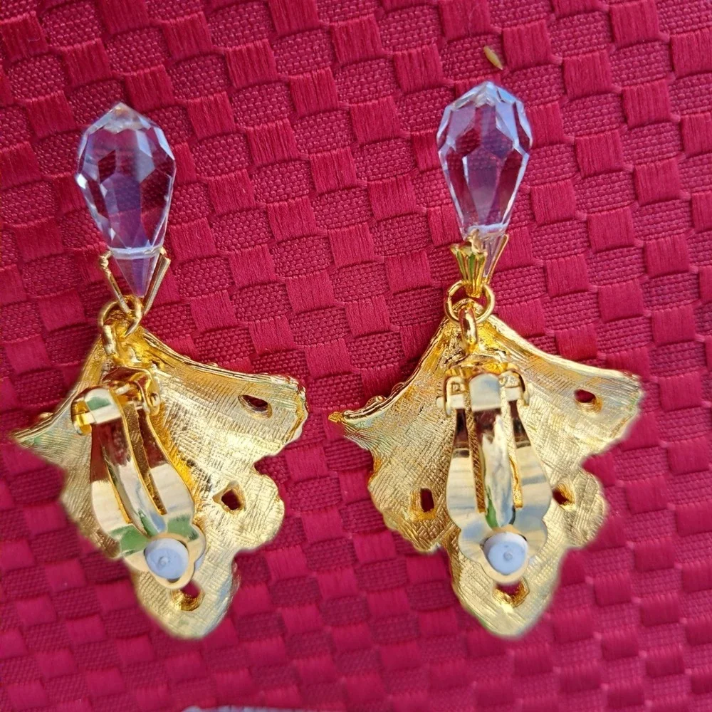 Vintage Goldtone Clip On Earrings 